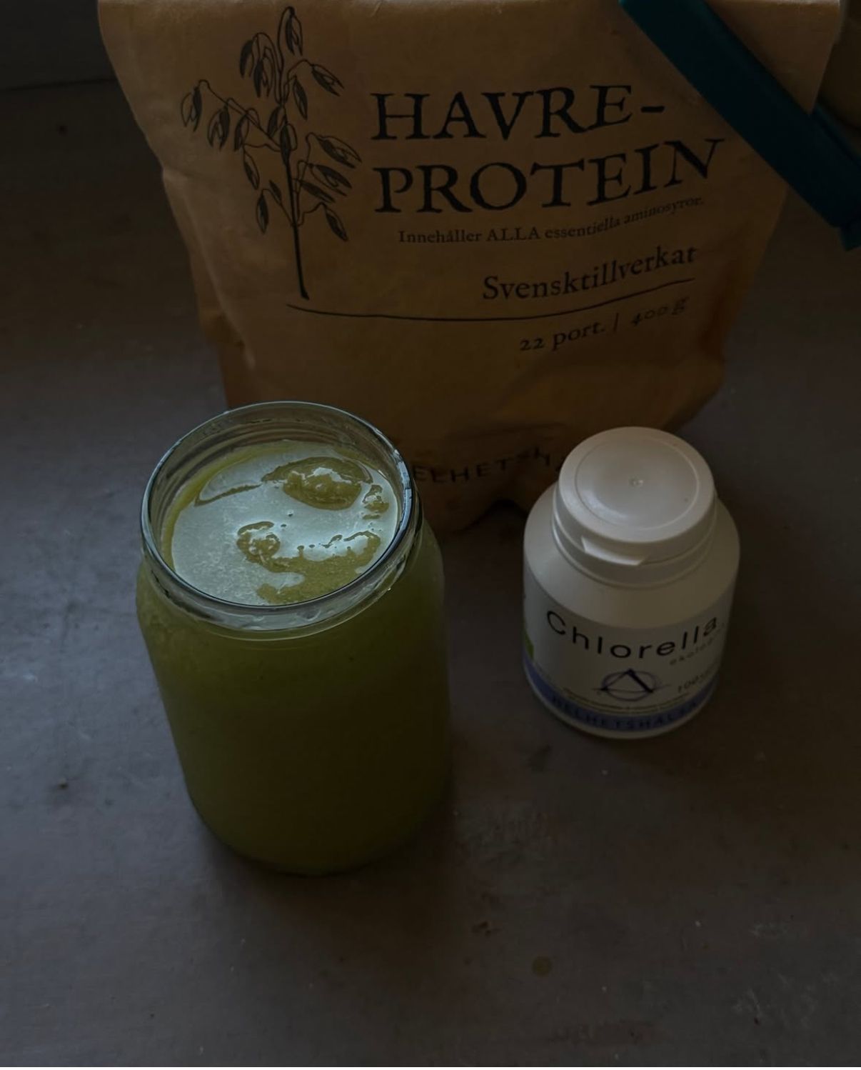 Smoothie med Chlorella , Proteinrik och svalkande smoothie